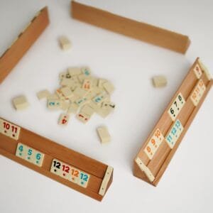 لعبة الأوكي الخشبية