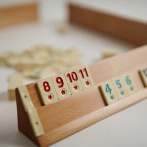 لعبة الأوكي الخشبية